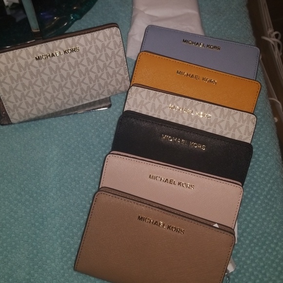 Michael Kors wallet - Picture 2 of 8